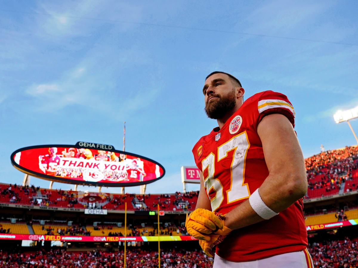 Former Bearcats Kelce, Gardner swap jerseys after Sunday Night Football bout