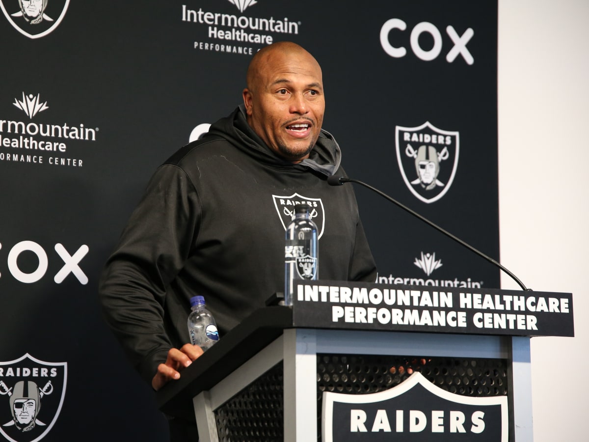 Raiders OTAs: Brown, Deablo Rotating Next to Denzel Perryman