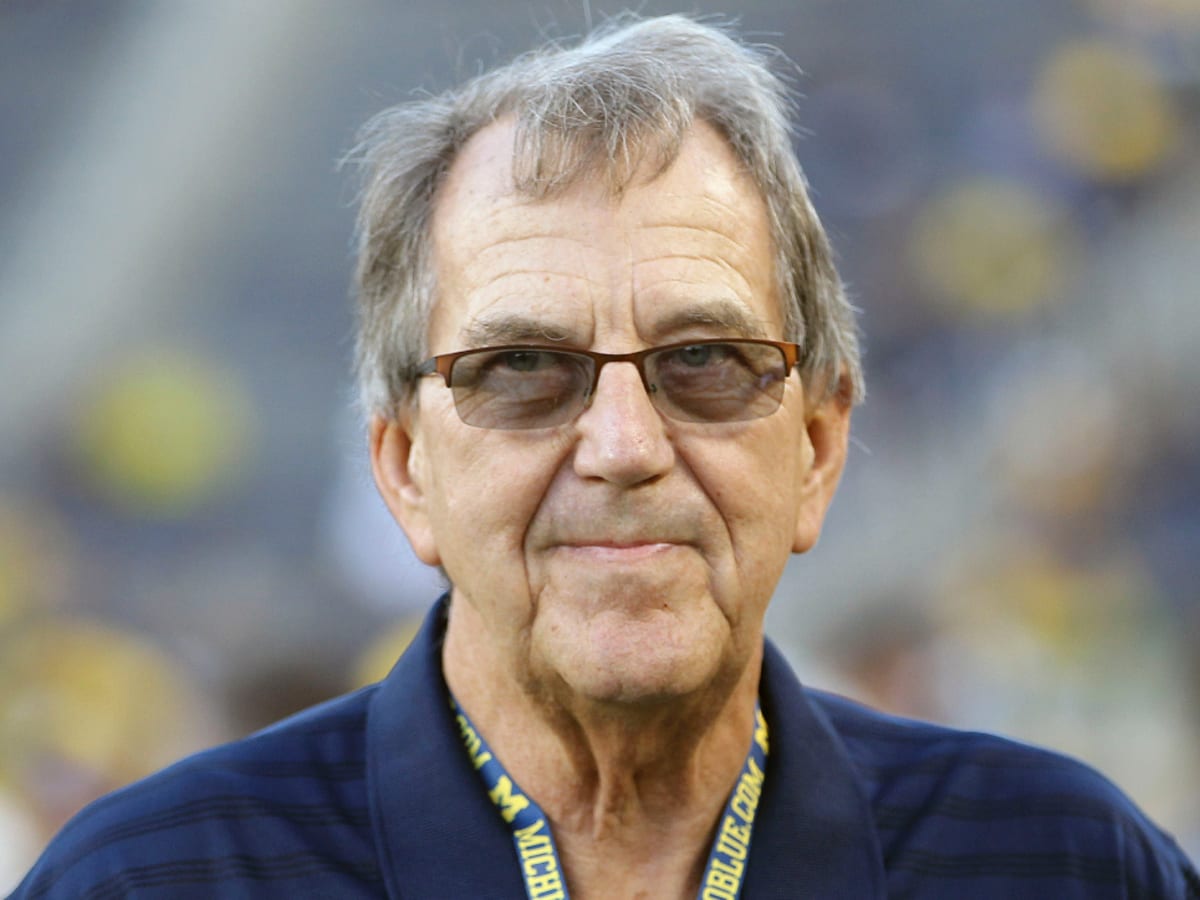 Former Michigan coach Lloyd Carr enjoying his retirement