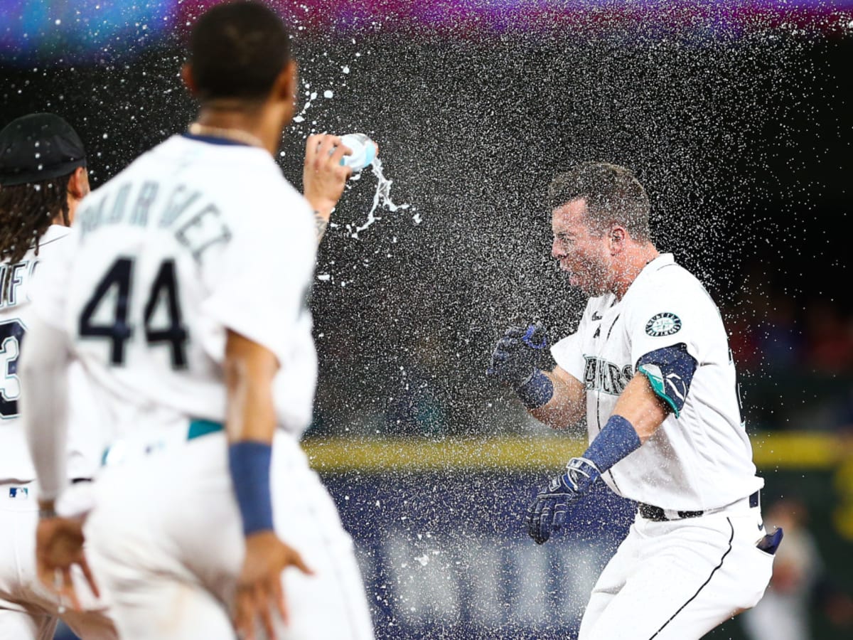 Mariners' latest playoff odds following walkoff win vs. Rangers
