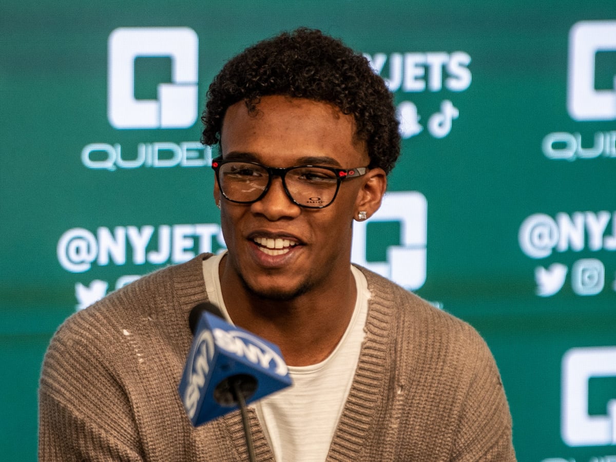 Jets first-rounder Garrett Wilson adorably learns just how real the Rookie  Dinner is