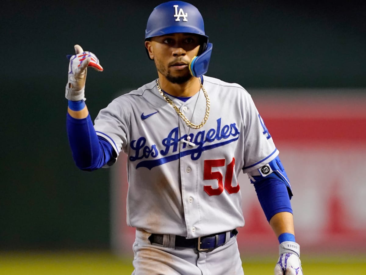 Dodgers' Mookie Betts to injured list with cracked right rib