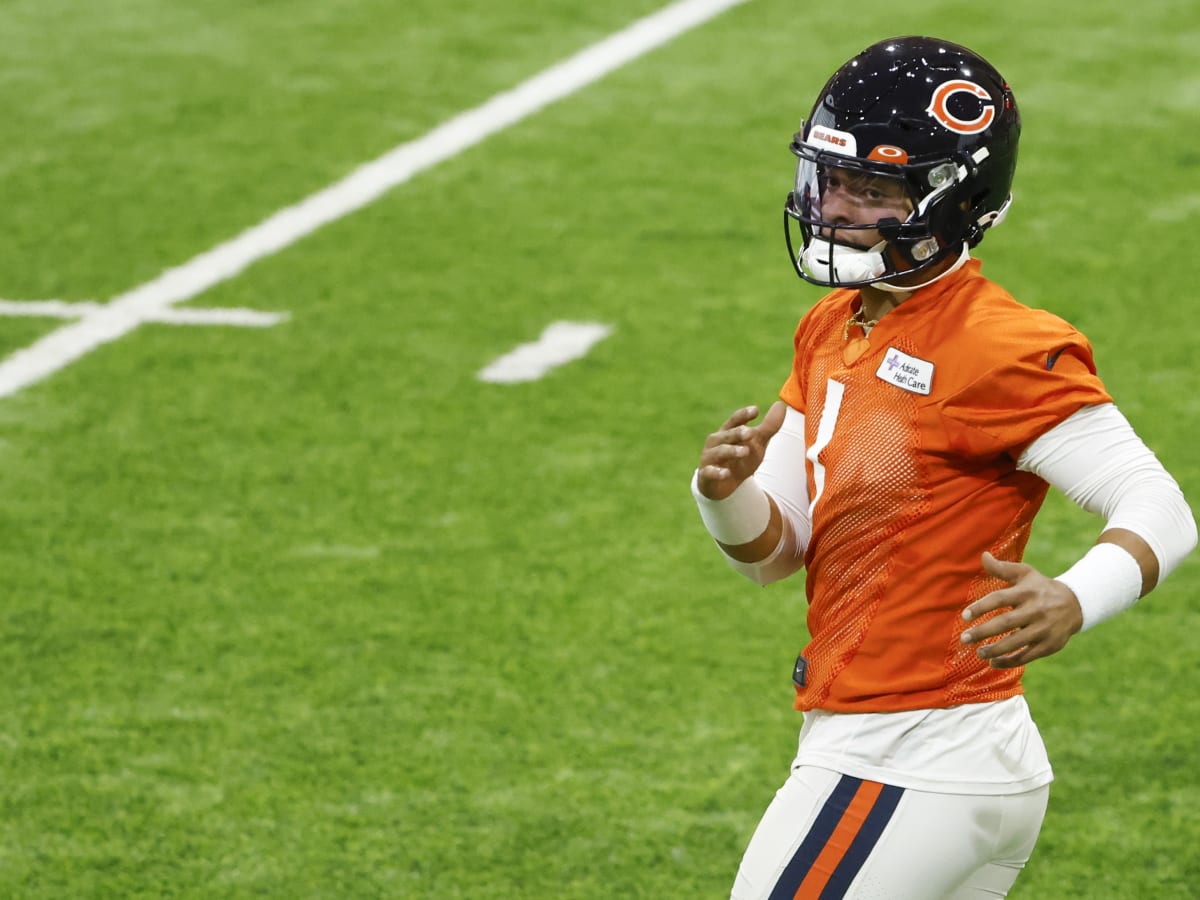 Maintaining solid offensive trend key for Justin Fields - Sports  Illustrated Chicago Bears News, Analysis and More