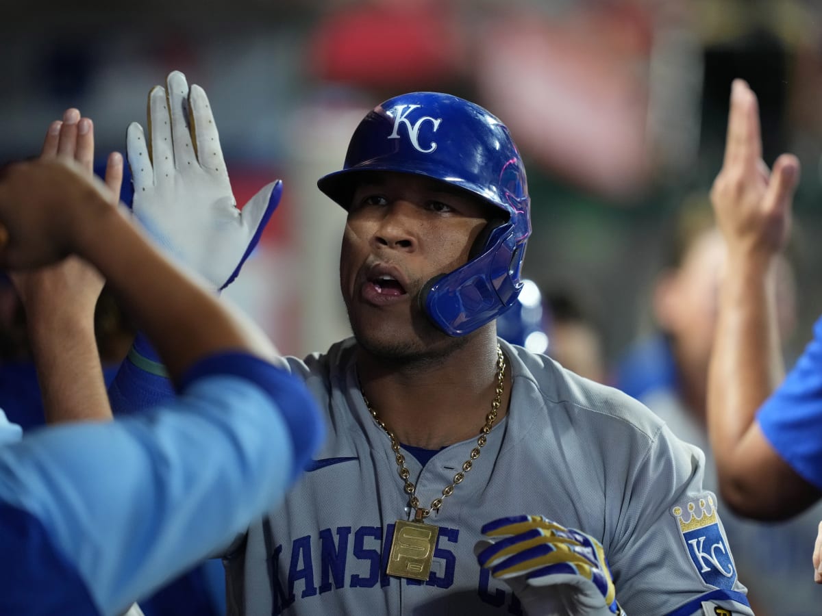 Kansas City Royals catcher Salvador Perez (13) blew a bubble during the  second inning against the Lo…