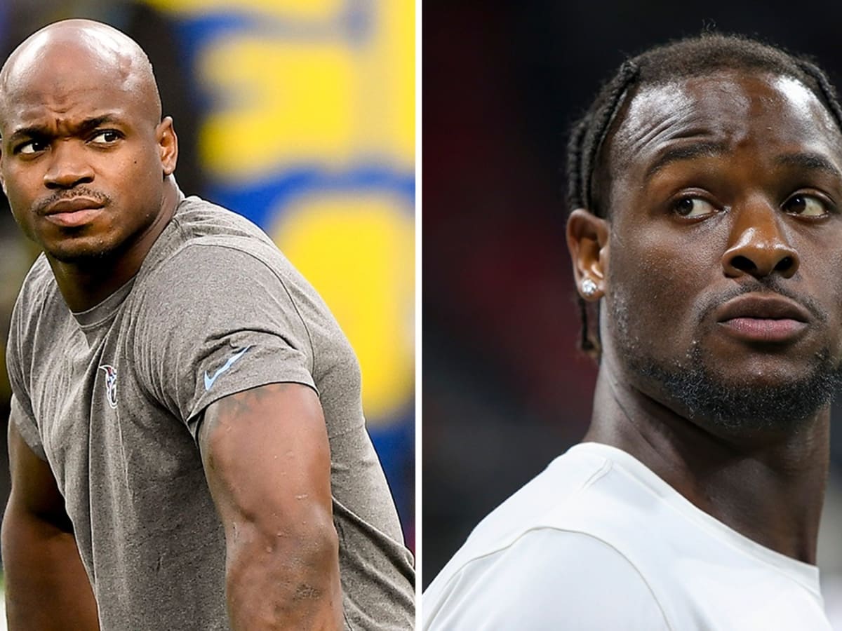 Le'Veon Bell says he won't play in NFL in 2022 while boxing; Adrian Peterson  still open to football 