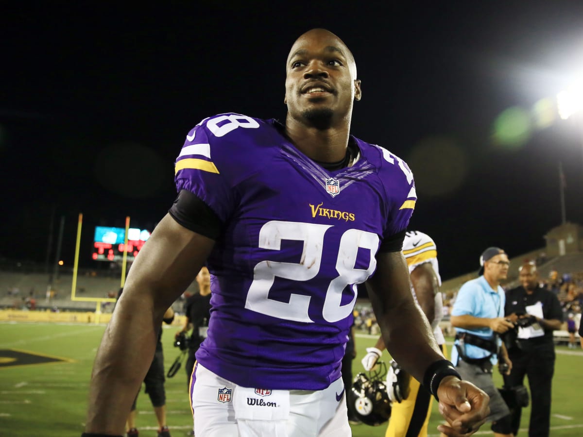 Adrian Peterson vs. Le'Veon Bell Boxing Match Ends With a KO During Fifth  Round - Sports Illustrated