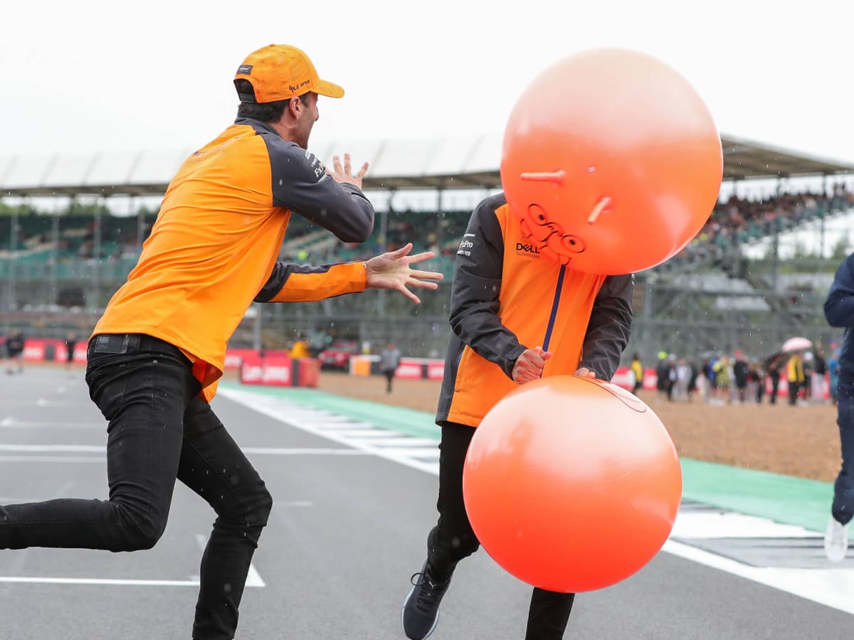 Push-ups fail! Lando Norris and Daniel Ricciardo fitness challenge