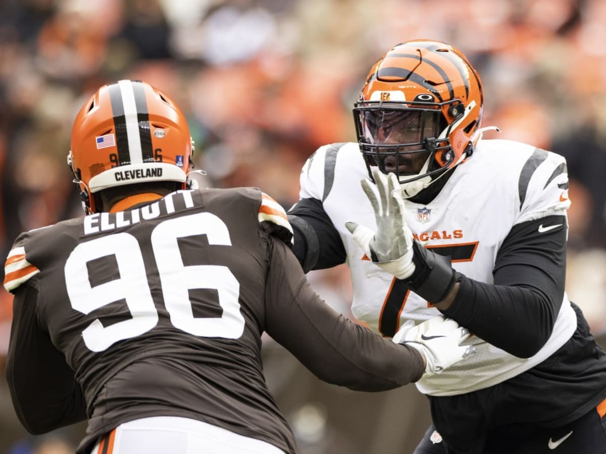 Browns DT Jordan Elliott in Danger of Losing His Job? - Sports4CLE, 5/26/23  