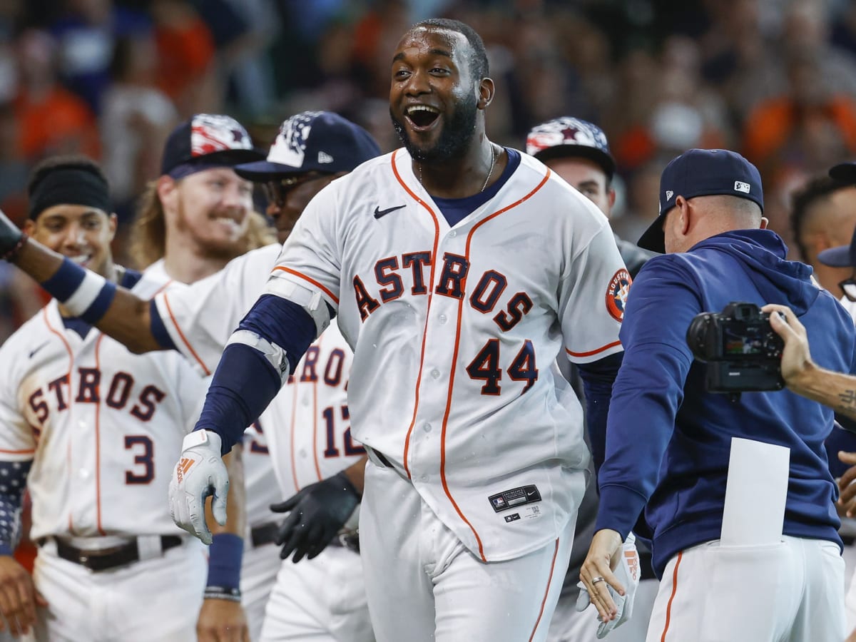 Yordan Alvarez hits walk-off home run in win over Royals