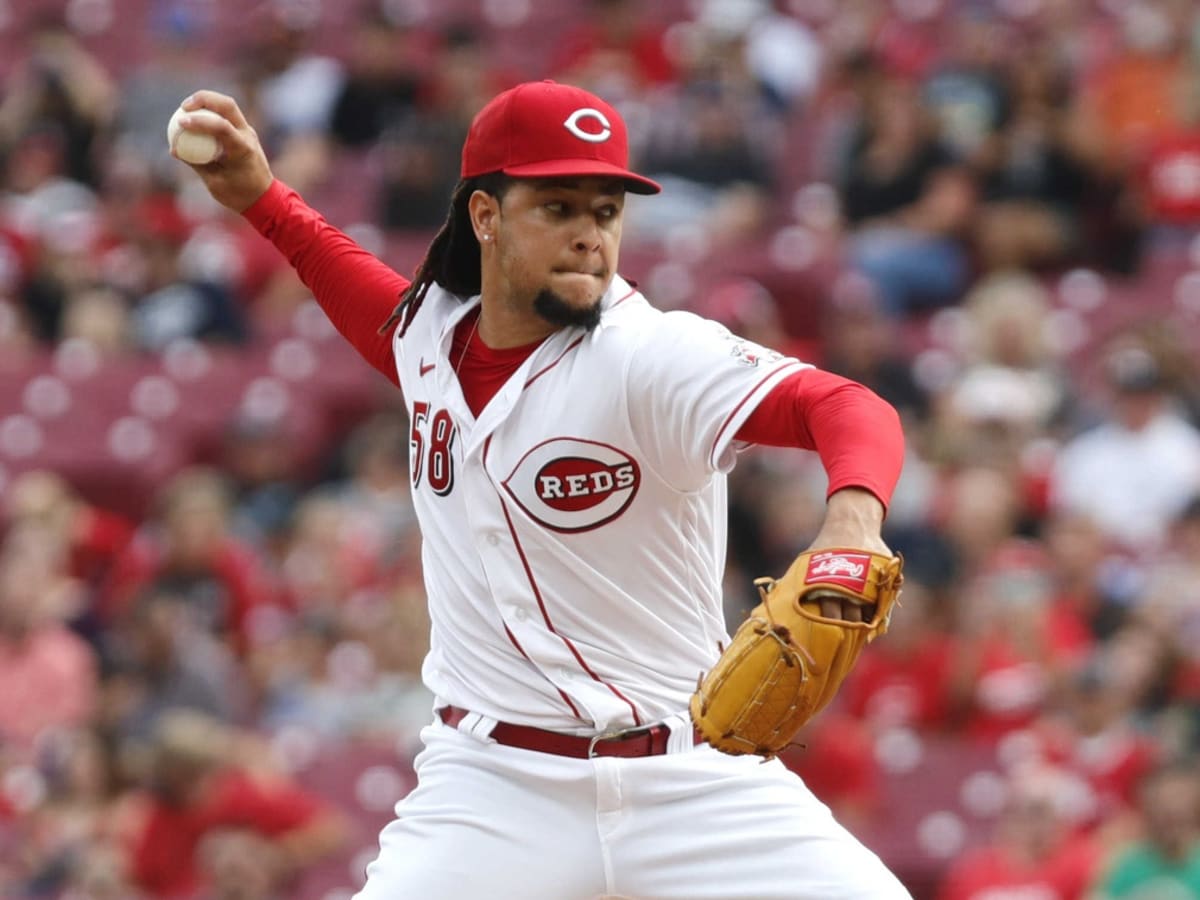Reds' Luis Castillo aces audition for Yankees before trade deadline
