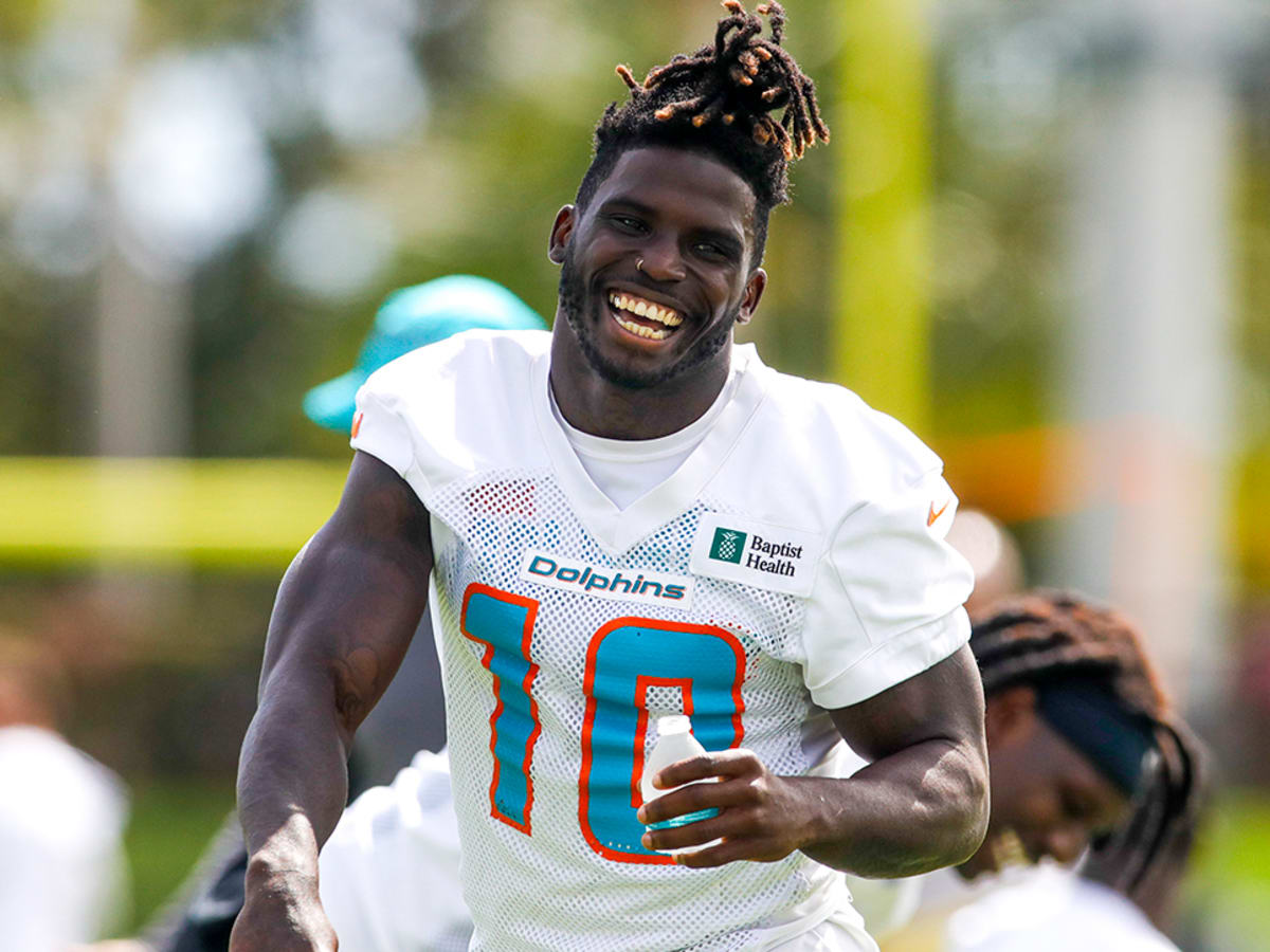 Tyreek Hill Orders Specialized Dolphins Ping Pong Table to Replace Old One  - Sports Illustrated