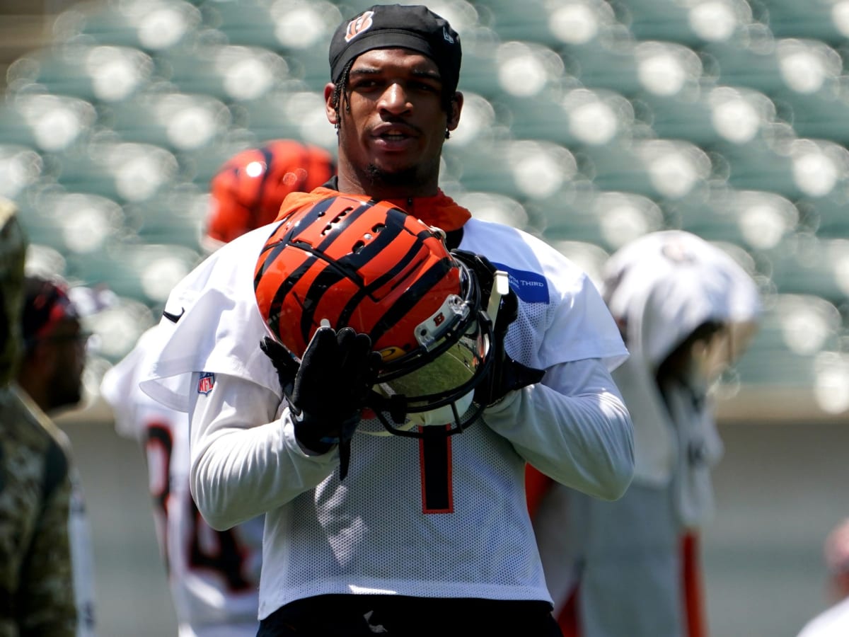 Bengals show new alternate white uniform, helmets for 2022