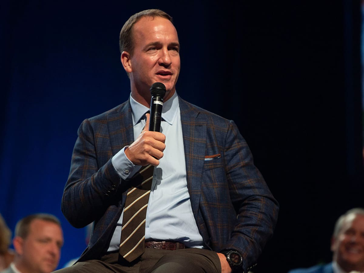 Peyton Manning: a Dreadful, Uninspired Choice by 'Sports Illustrated' for  Sportsperson of the Year