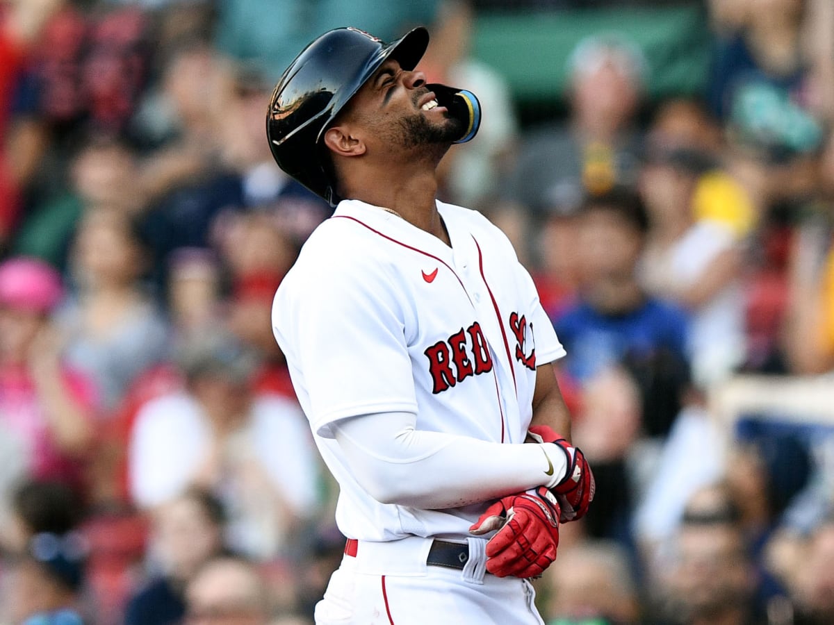Devers breaks tie in 6-run 8th as Red Sox top Reds to avoid sweep