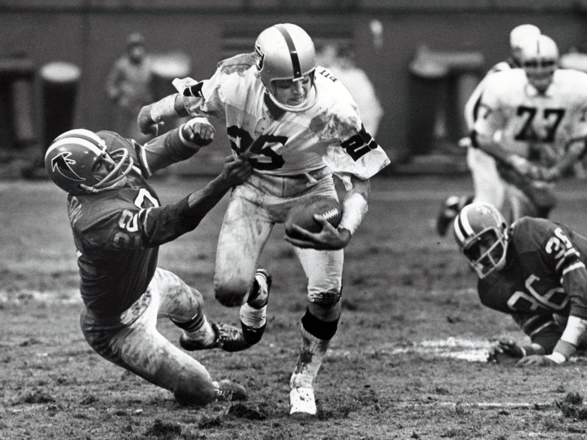 Oakland Raiders Fred Biletnikoff was a hands-on mentor for Cliff