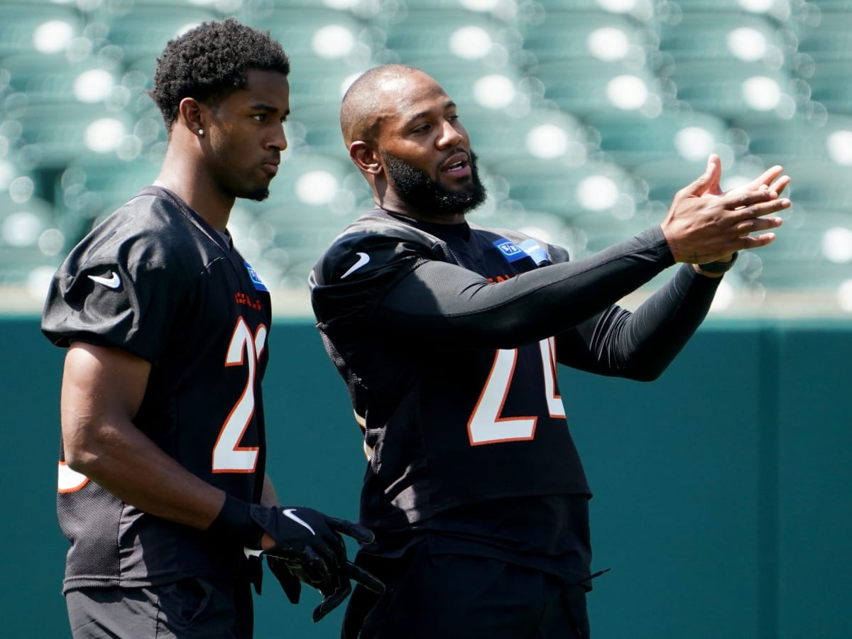 Cincinnati Bengals safety Vonn Bell (24) lines up on defense during an NFL  football game against the Jacksonville Jaguars, Thursday, Sept. 30, 2021,  in Cincinnati. (AP Photo/Zach Bolinger Stock Photo - Alamy