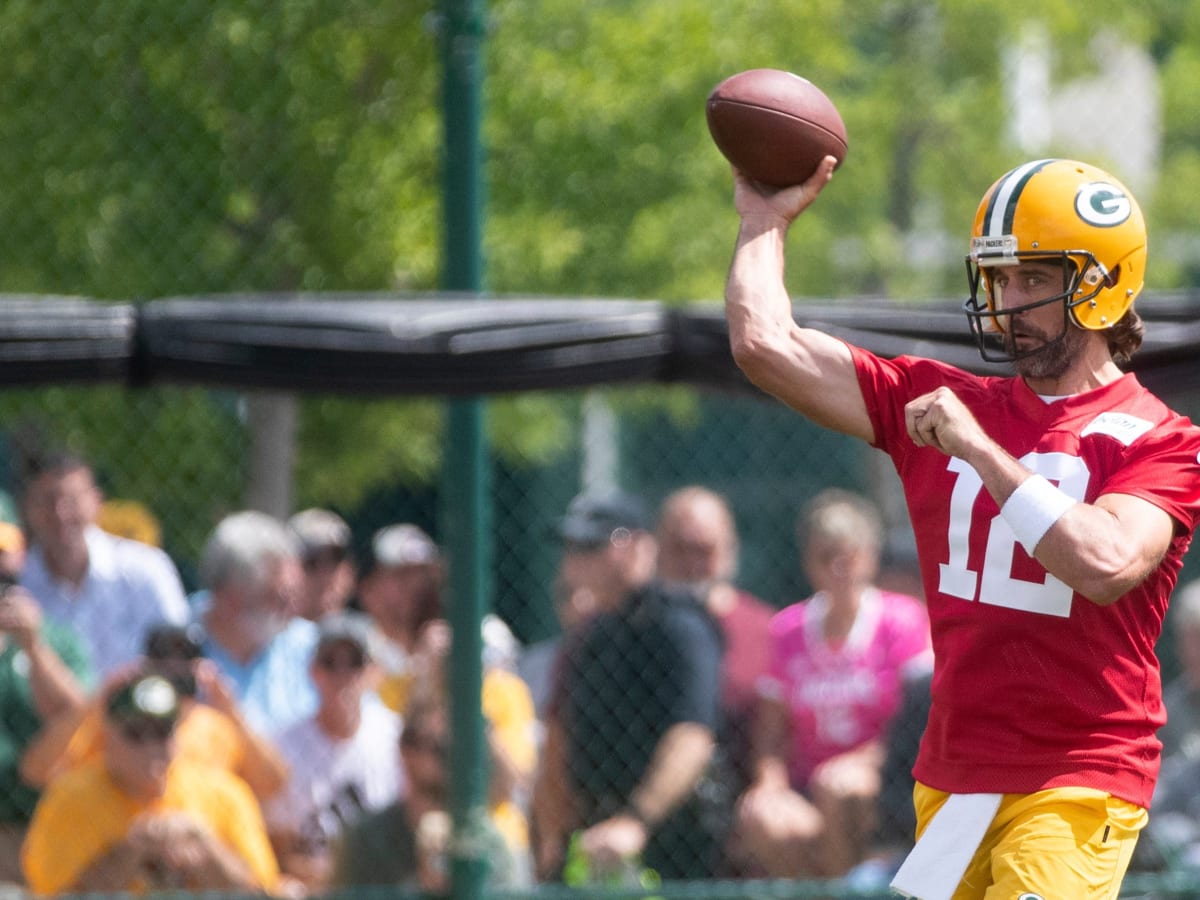 Aaron Rodgers practicing with Packers on first day of training camp