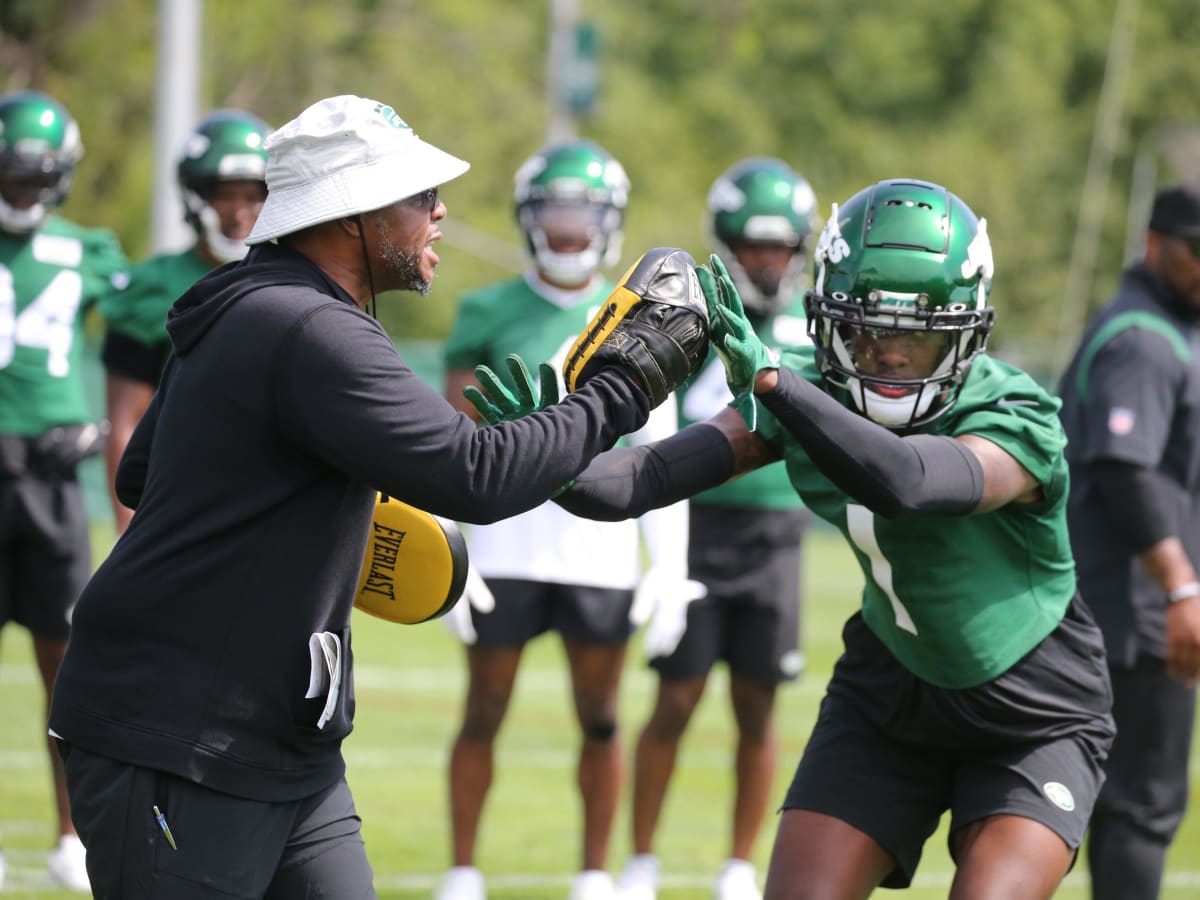 Vance Joseph: Myjai Sanders 'Playing Really Fast' Early in Training Camp -  All Bearcats