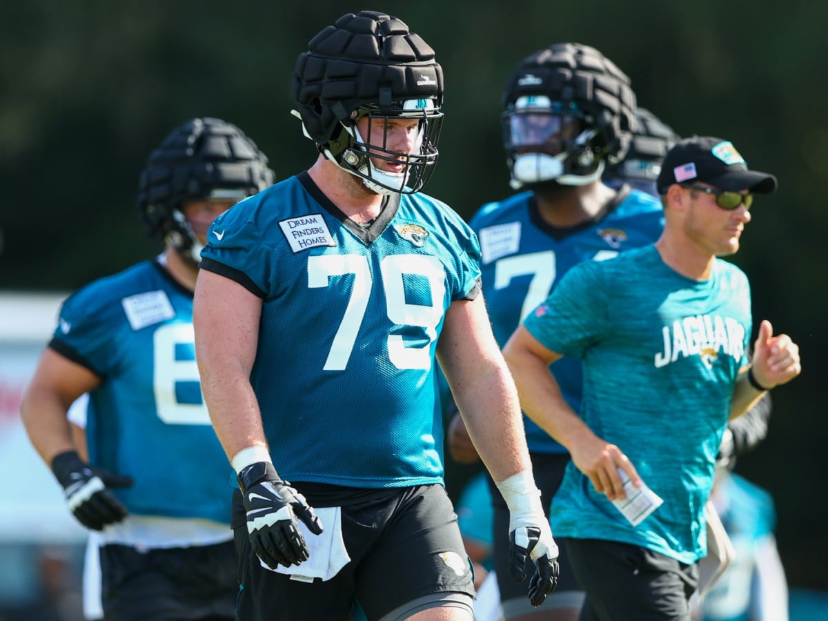 Jaguars sign center Luke Fortner