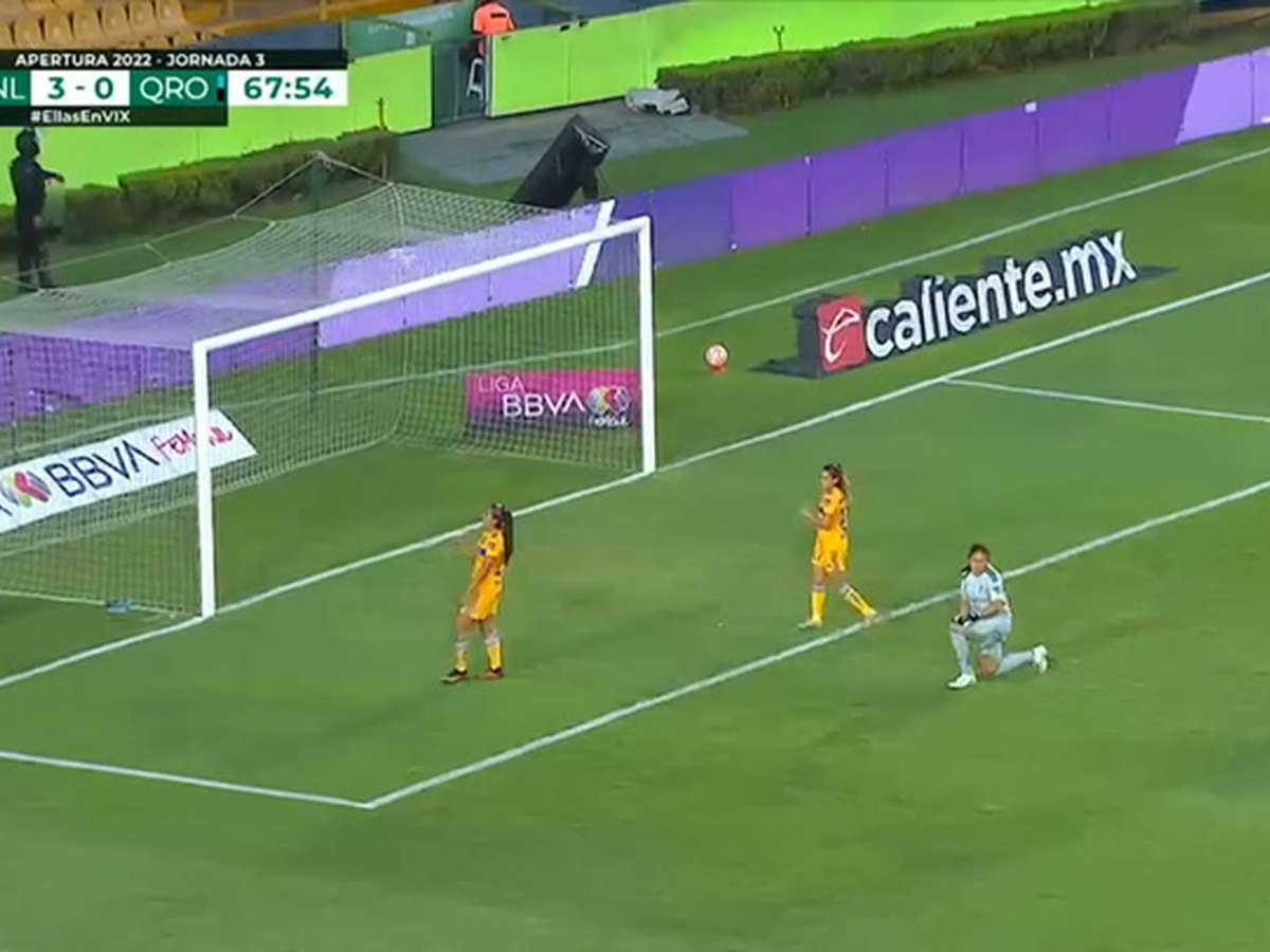 Cecilia Santiago's huge one on one save against Querétaro - Soccer -  OneFootball on Sports Illustrated