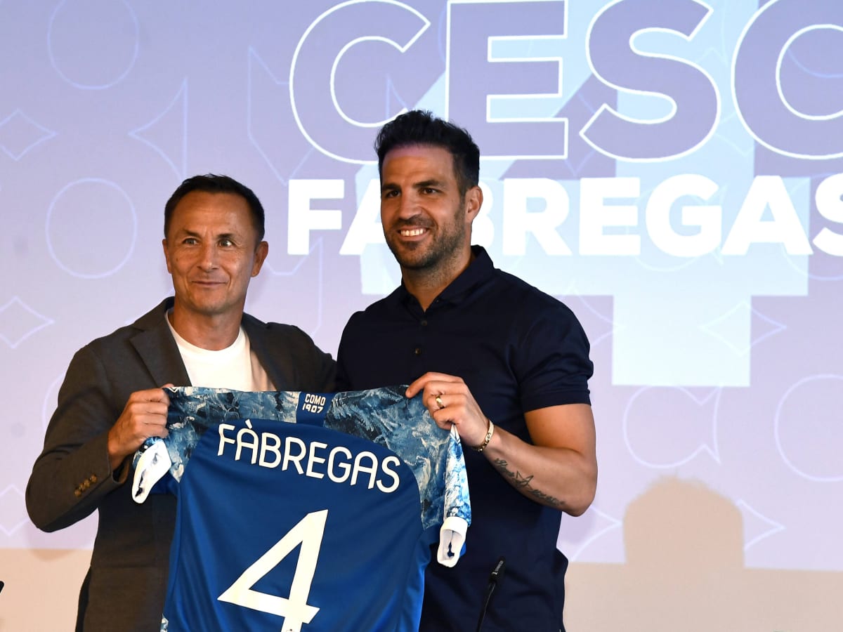 Como, Italy. 18th Mar, 2023. Captains Cesc Fabregas(Como) and Gianluigi  Buffon(Parma) during Como 1907 vs Parma Calcio, Italian soccer Serie B  match in Como, Italy, March 18 2023 Credit: Independent Photo Agency/Alamy