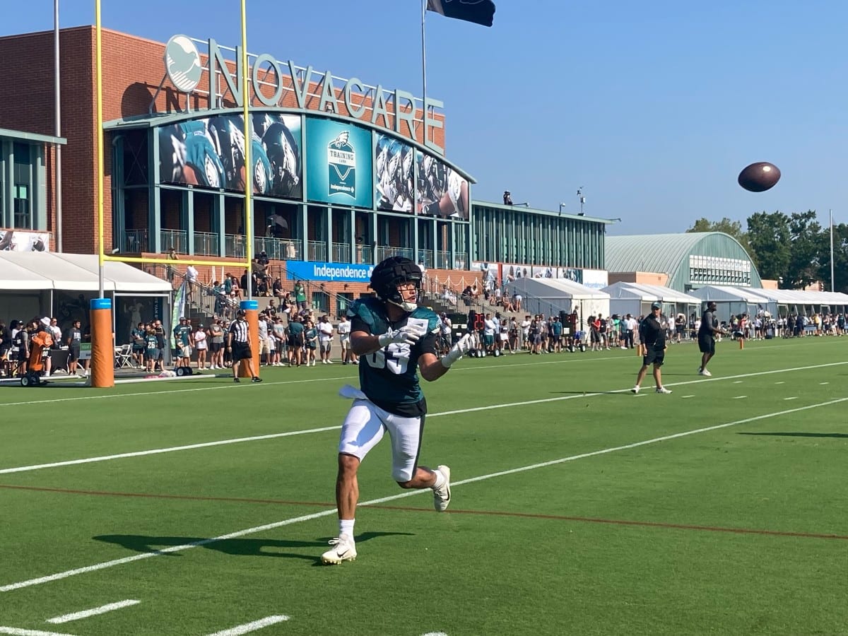 Philadelphia Eagles' Jack Stoll walks to the field during the NFL football  team's training camp, Thursday, Aug. 3, 2023, in Philadelphia. (AP  Photo/Matt Slocum Stock Photo - Alamy