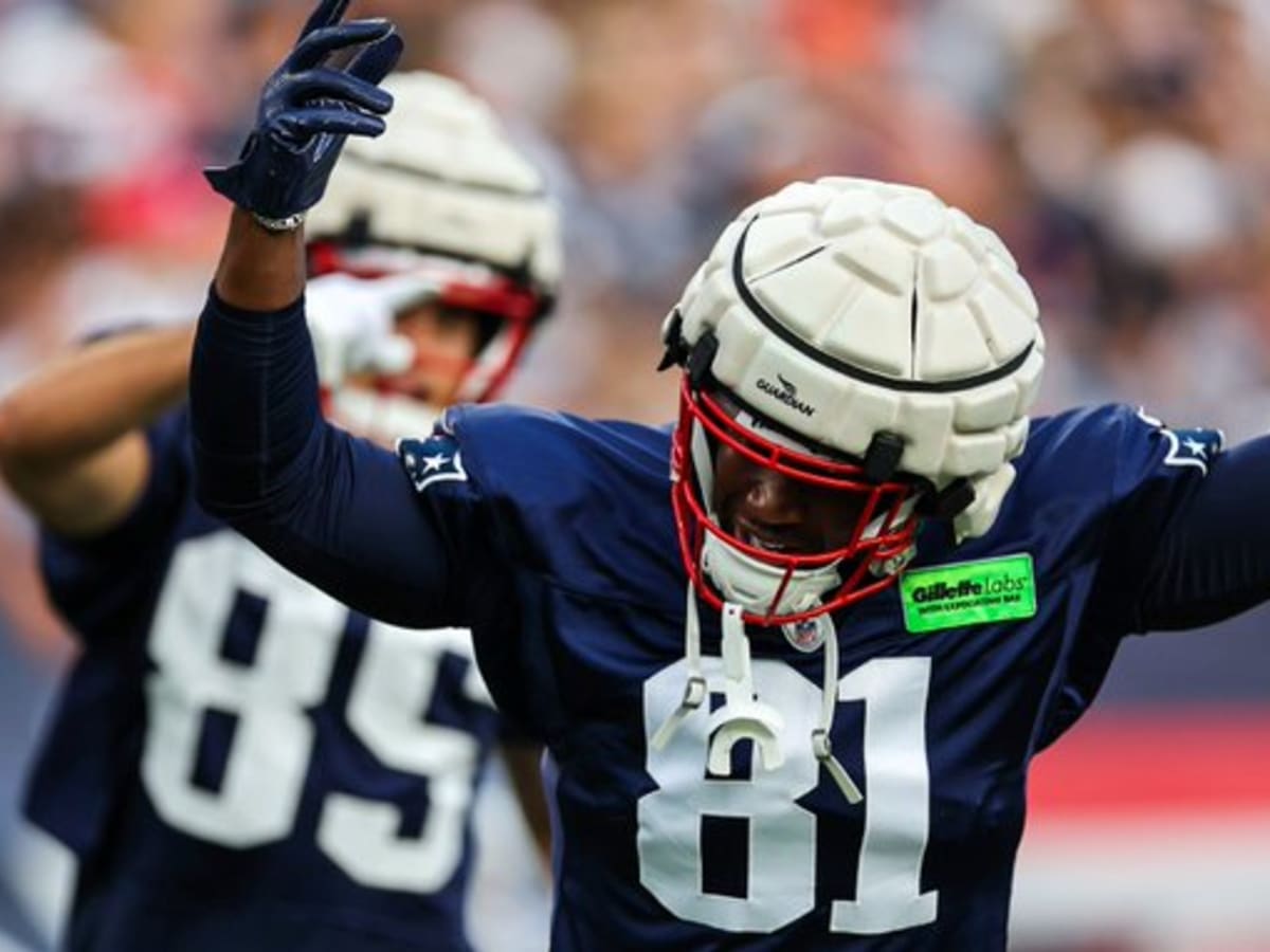 The New England Patriots, wearing their throwback uniforms, and the Detroit  Lions line up for the snap at the line of scrimmage during an NFL football  game at Gillette Stadium, Sunday, Oct.