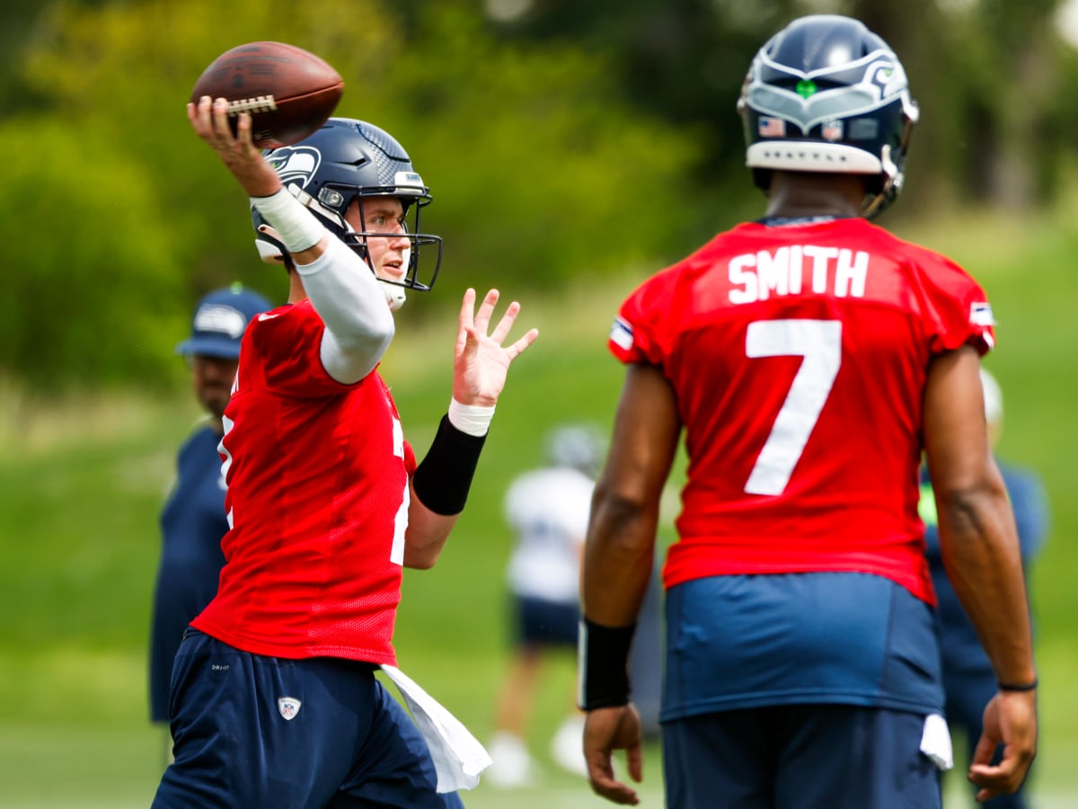 Seahawks starting QB 2022: Latest updates on Drew Lock, Geno Smith training  camp battle - DraftKings Network