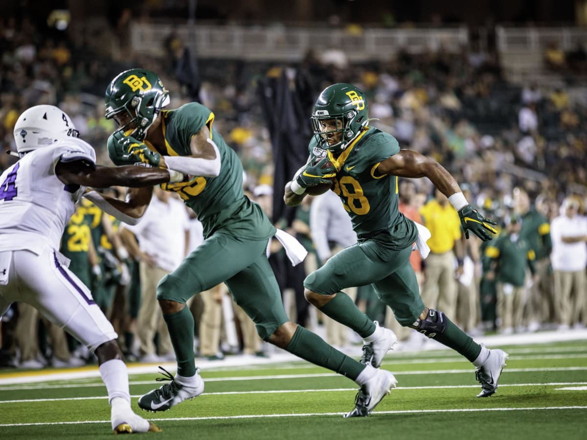 Nothing but OPEN space in front of Baylor Bears running back Abram Smith on  11-yard rush