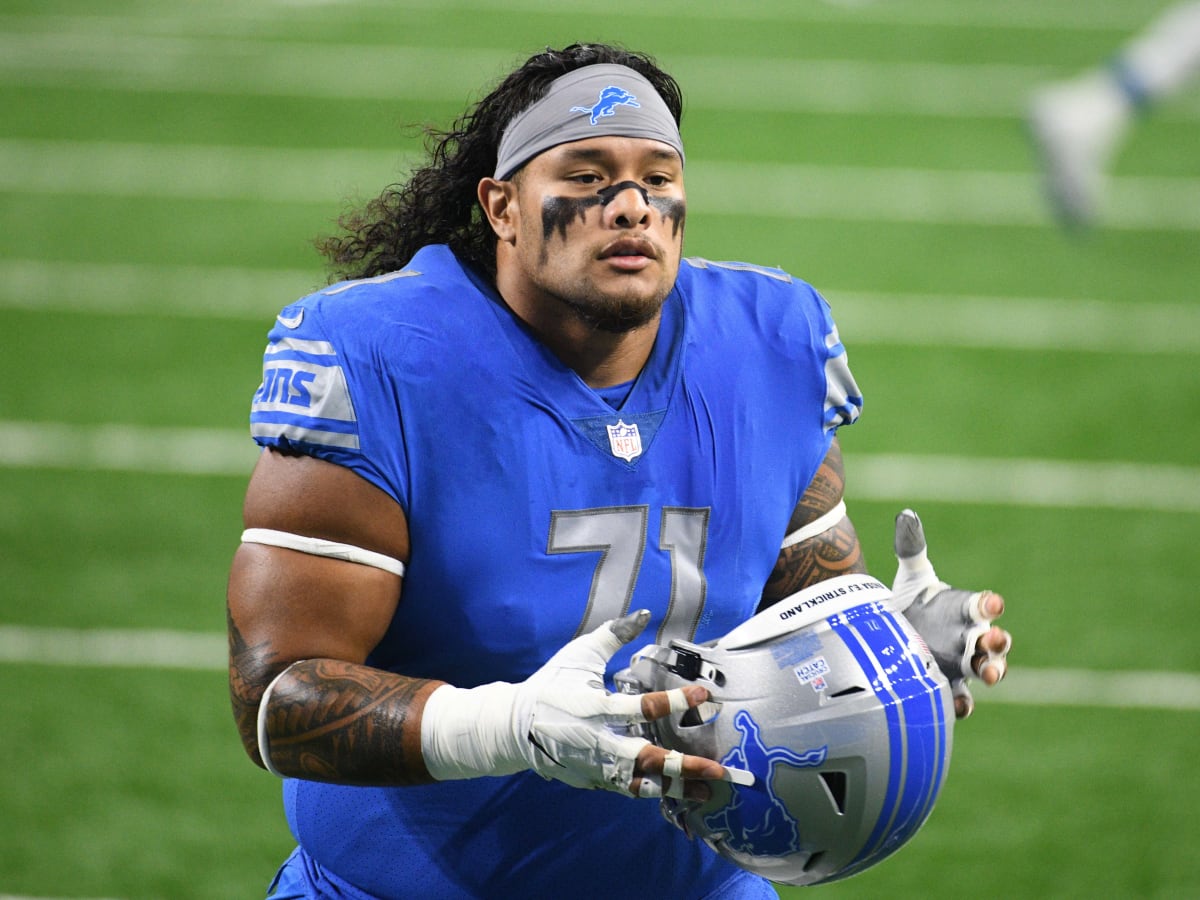 Chiefs waive four players; officially sign DT Danny Shelton