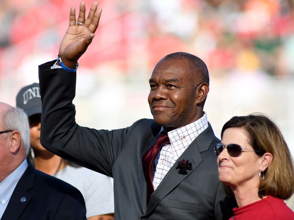 Randall Cunningham resigns as Raiders' team chaplain