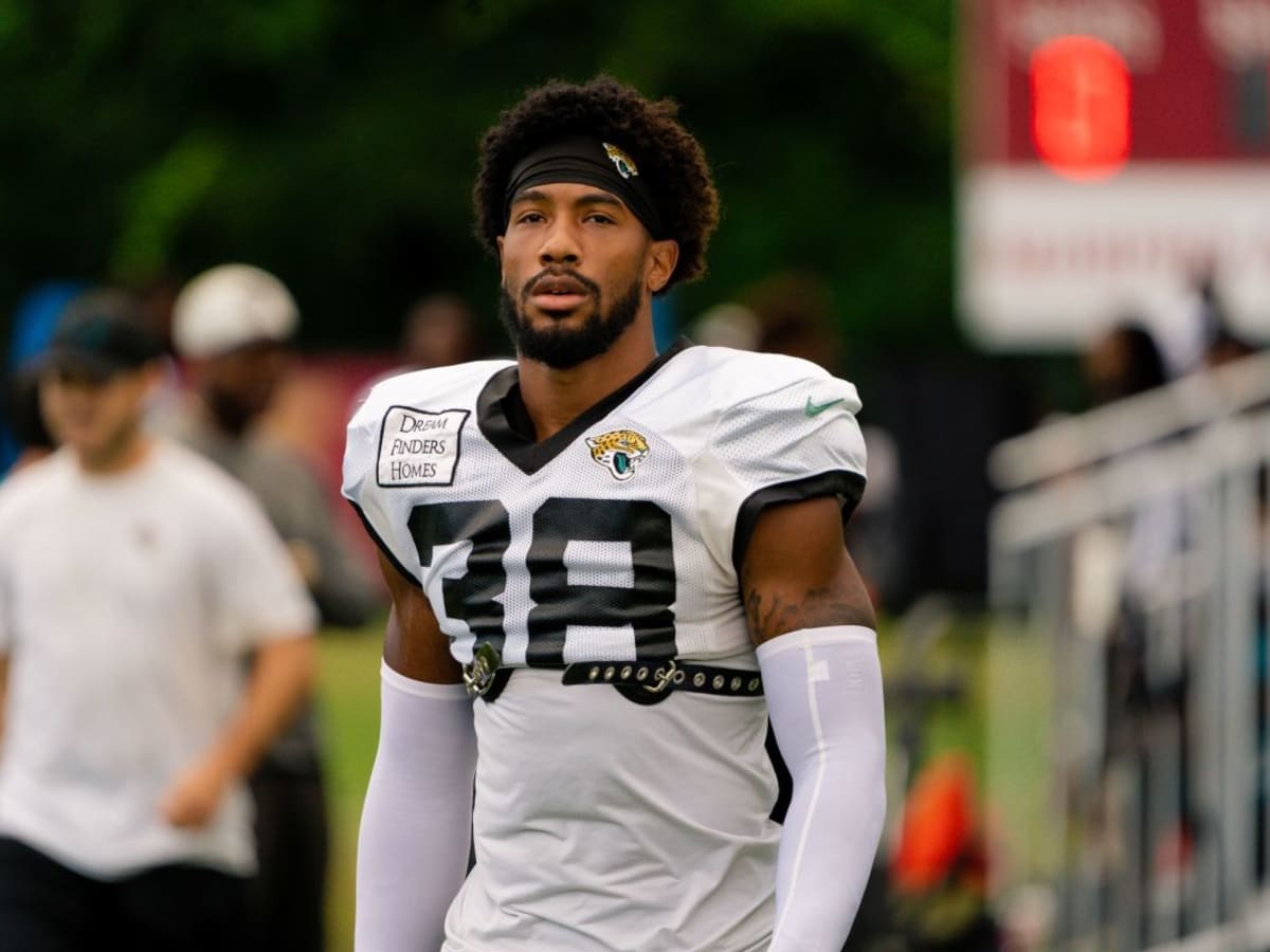 Jacksonville Jaguars safety Andre Cisco (5) warms up before an NFL football  game against the Tennessee Titans, Saturday, Jan. 7, 2023, in Jacksonville,  Fla. (AP Photo/John Raoux Stock Photo - Alamy