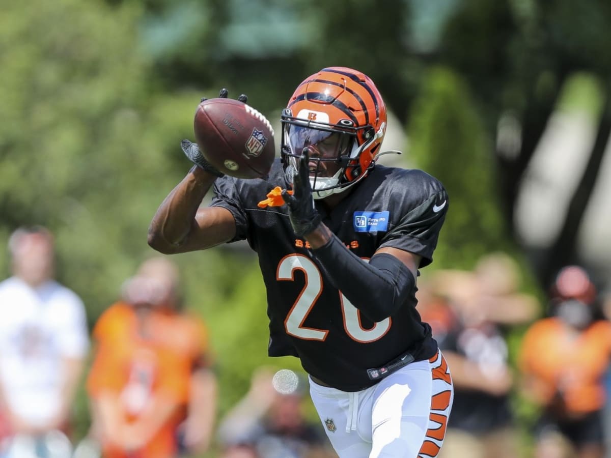 Cincinnati Bengals safety Tycen Anderson (26) runs for the play