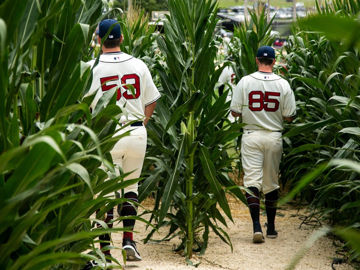Reds and Cubs show off 'Field of Dreams' game throwback uniforms