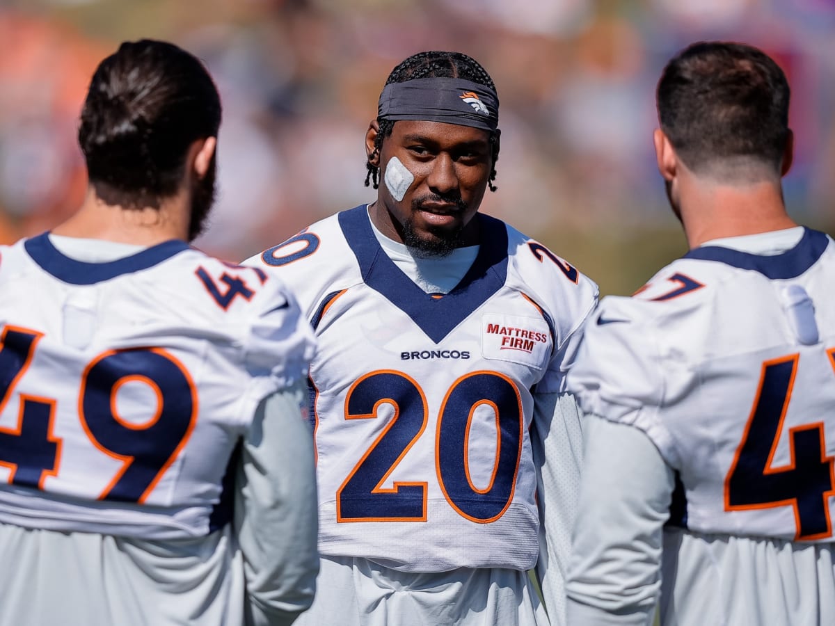 Denver Broncos Training Camp  Day 12: A Clear Leader in the Center  Competition Emerges - Sports Illustrated Mile High Huddle: Denver Broncos  News, Analysis and More