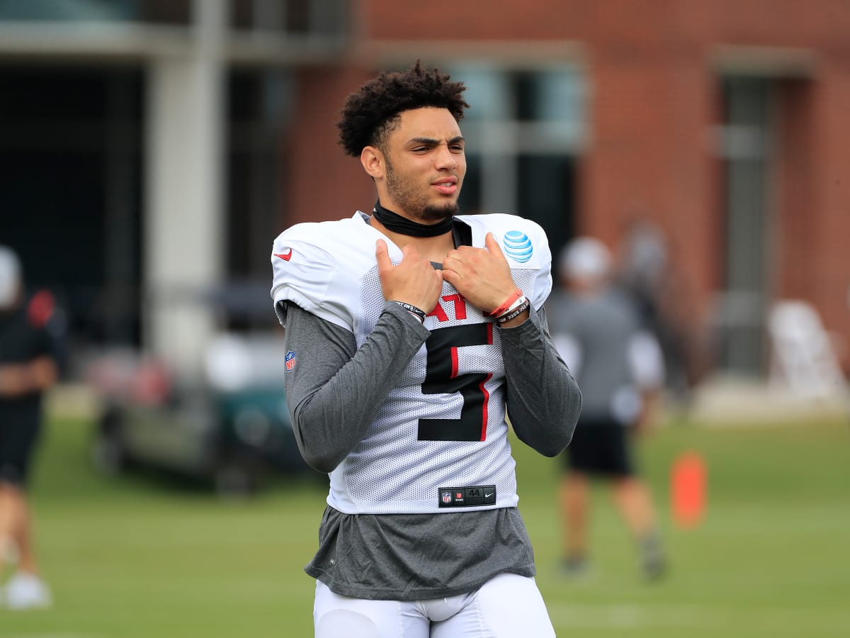 Atlanta Falcons rookie wide receiver Drake London gets open over the middle  for a 24-yard gain