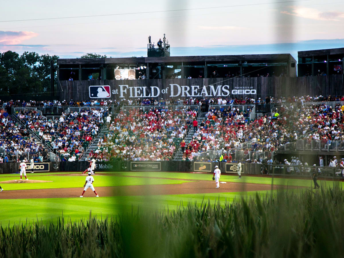 Cubs Beat Reds at MLB's Field of Dreams Game - The New York Times