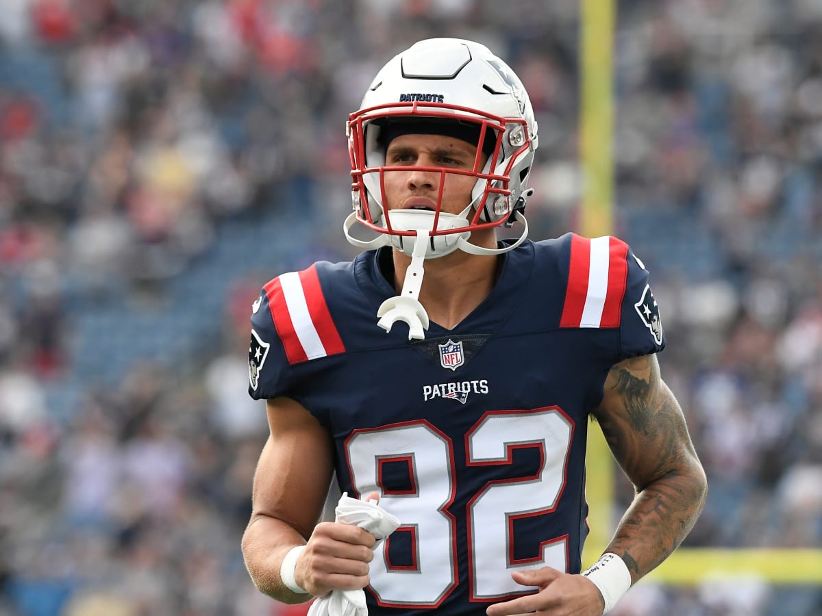 New England Patriots wide receiver Tre Nixon rises to secure QB