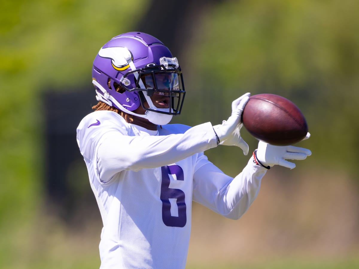 Minnesota Vikings safety Lewis Cine (6) gets set during an NFL pre-season  football game against the Seattle Seahawks, Thursday, Aug. 10, 2023 in  Seattle. (AP Photo/Ben VanHouten Stock Photo - Alamy