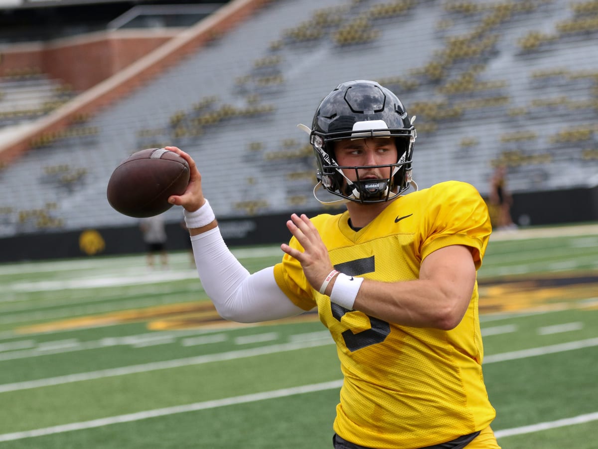 Iowa Football: Joe Labas or Carson May will start Hawkeyes' bowl game