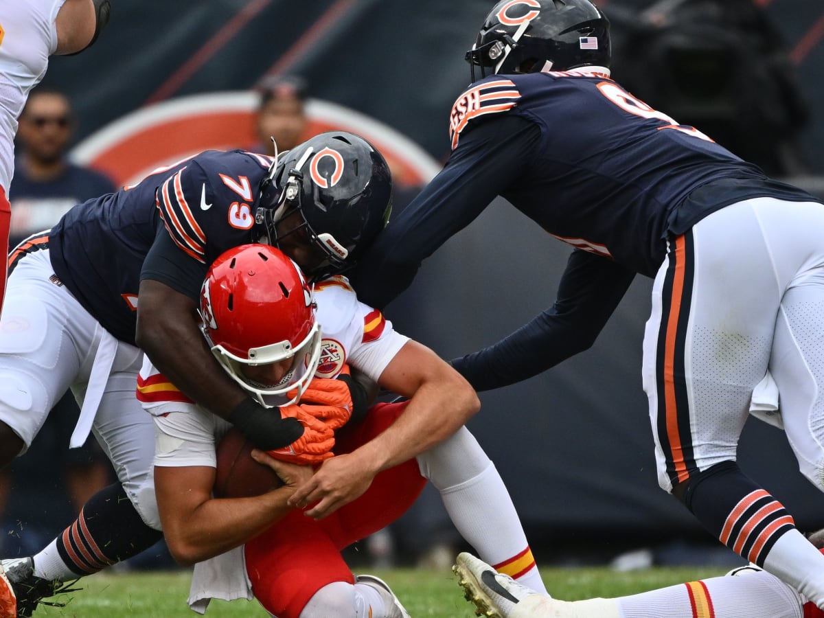 How Braxton Jones improved in Chicago Bears tackle battle - Sports  Illustrated Chicago Bears News, Analysis and More