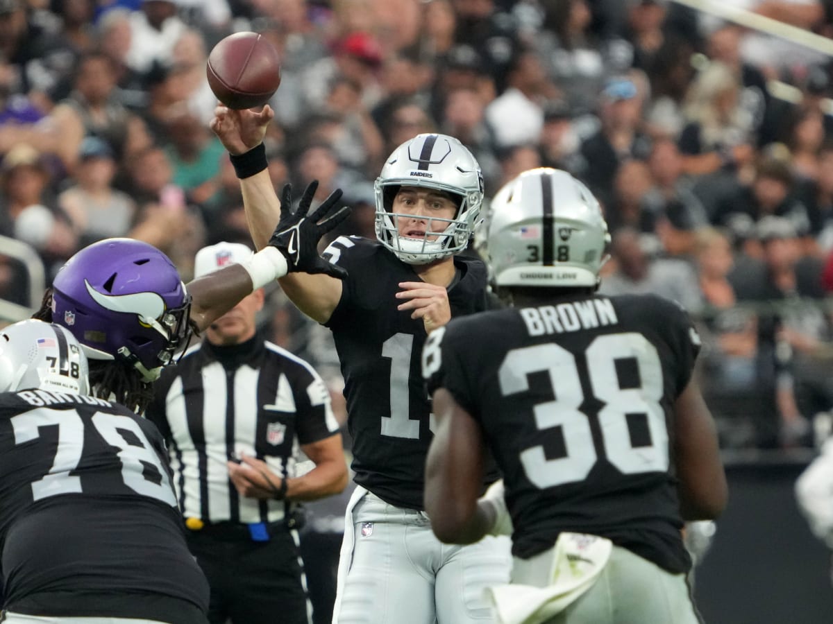 Three QBs lead Raiders past Vikings