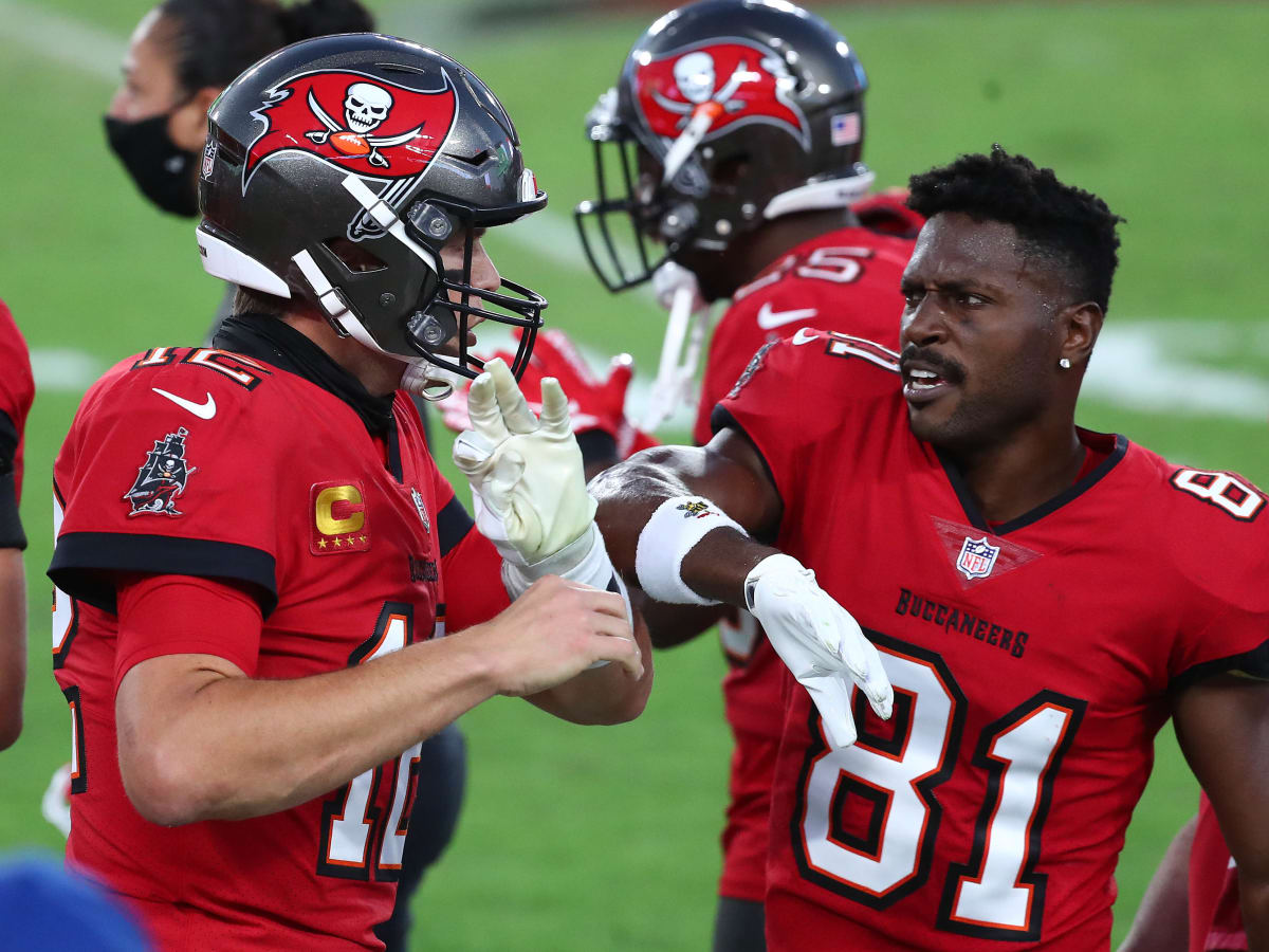 Former Buccaneer Antonio Brown makes Twitter pitch to new NFL team - Tampa  Bay Buccaneers, BucsGameday