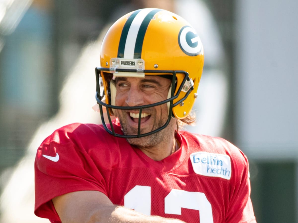 Aaron Rodgers meets with Packers' WRs a day after critique