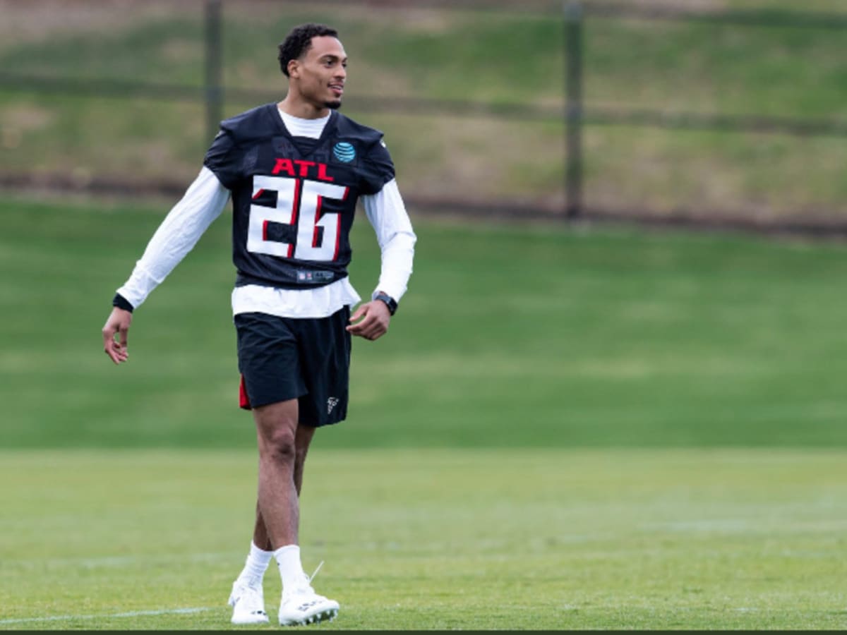 Q&A with Falcons cornerback Isaiah Oliver