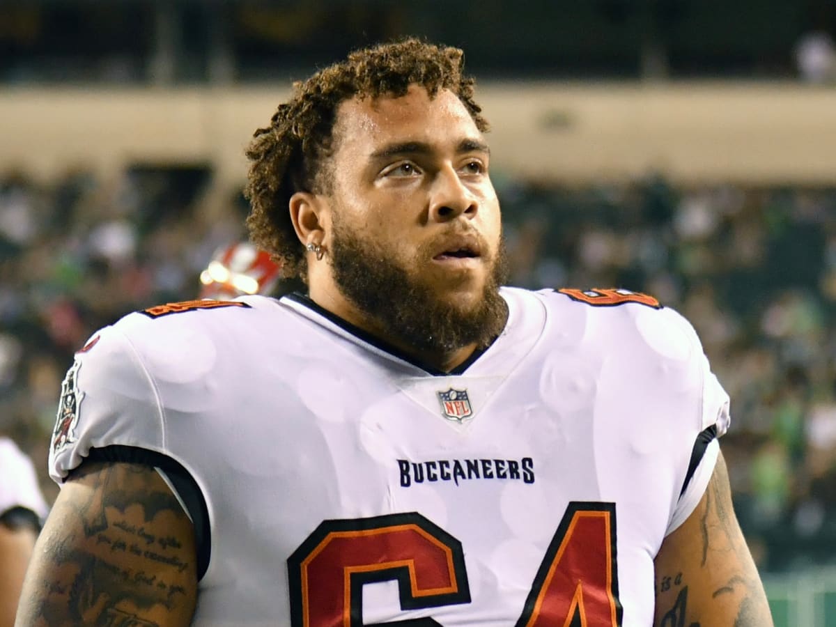 Charlotte, NC, USA. 26th Dec, 2021. Tampa Bay Buccaneers guard Nick  Leverett (60) finishes a prayer before the start of the NFL matchup at Bank  of America Stadium in Charlotte, NC. (Scott