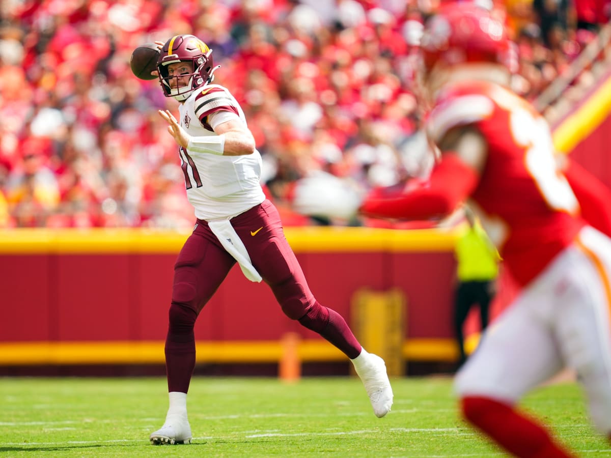 Commanders QB Carson Wentz is using a Riddell SpeedFlex Precision