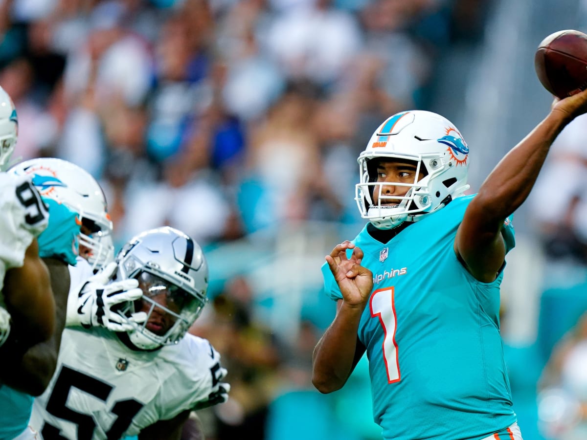 Miami. FL USA; Miami Dolphins quarterback Skylar Thompson (19) drops back  to pass during an NFL preseason game against the Las Vegas Raiders,  Saturday, August 20, 2022, at the Hard Rock Stadium.