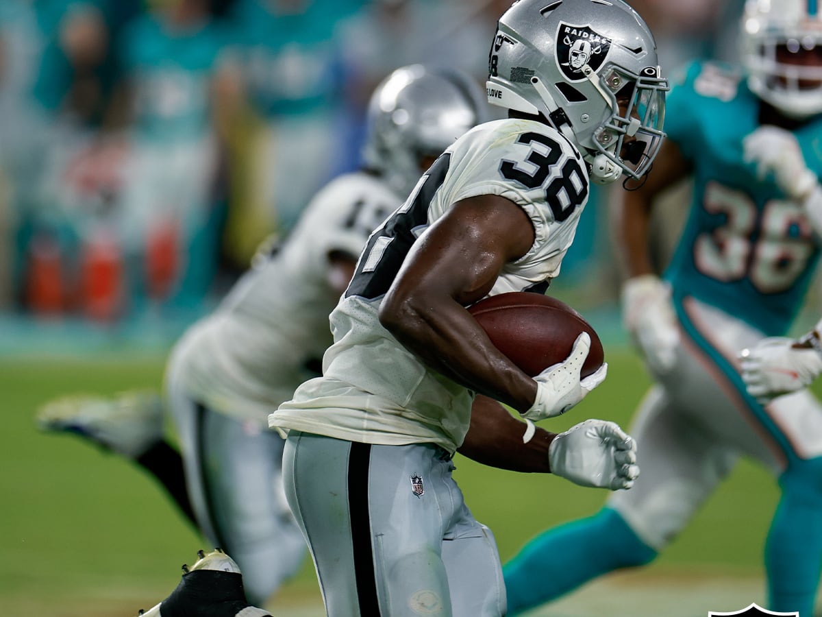 Las Vegas Raiders running back Zamir White (35) leaves the field against  the Indianapolis Colts during the first half of an NFL football game,  Sunday, Nov 13, 2022, in Las Vegas. (AP