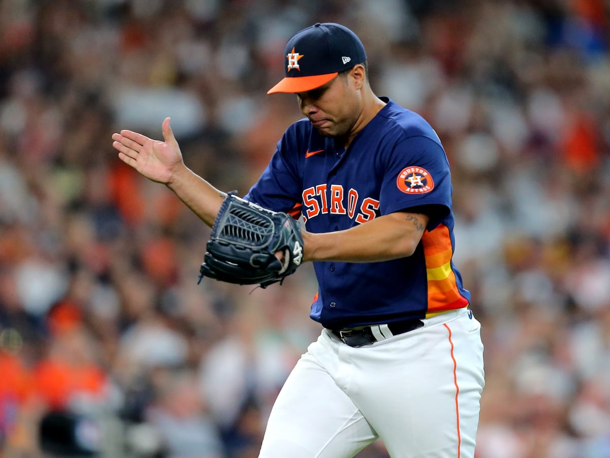 Houston Astros Show Andre Scrubb Some Love, Add To Bullpen Depth - The  Runner Sports